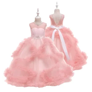 Robe de bal de princesse à volants en dentelle superposée et strass