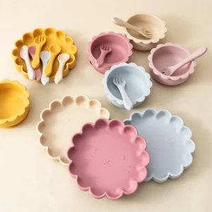 Ensemble de vaisselle en silicone pour bébé 4 pièces : assiette, bol, cuillère et fourchette en forme de lion