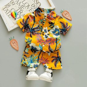 Tenues avec t-shirts fleuris