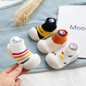Chaussures de marche antidérapantes en coton doux et multicolore pour bébé