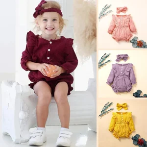 Combinaison à volants et nœud papillon