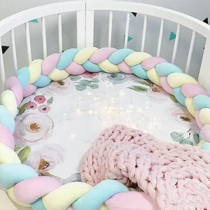 Protège-lit bébé tressé (1,5 m), coussin doux en nœud pour protection du berceau, dormeur latéral multi-fonctionnel et décoration de chambre de bébé élégante (texture velours)