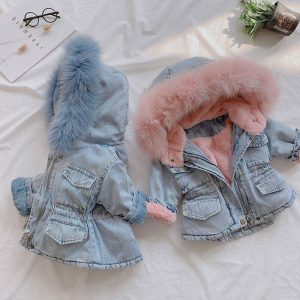 Veste en jean à capuche en fausse fourrure