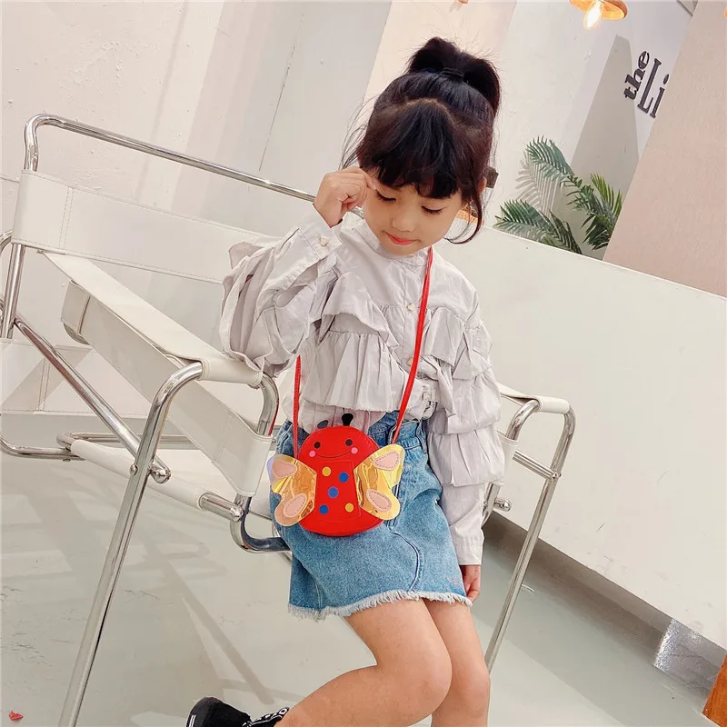 Sac bandoulière mignon en forme d'insecte pour enfants – Mini porte-monnaie en PU pour tout-petits et bébés filles – Image 2