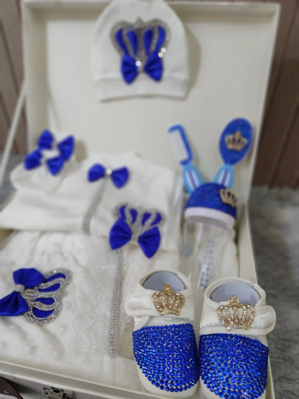 Coffret cadeau Welcome Home Precious Baby 10 pièces – Articles essentiels pour révéler le sexe de bébé avec couverture, biberon et accessoires (bleu/rose) – Image 6