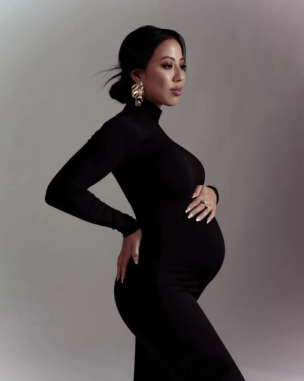 Robe Longue Élégante de Maternité à Col Roulé – Robe Maxi Moulante et Extensible pour Shooting Grossesse, Baby Shower & Usage Quotidien – Image 4
