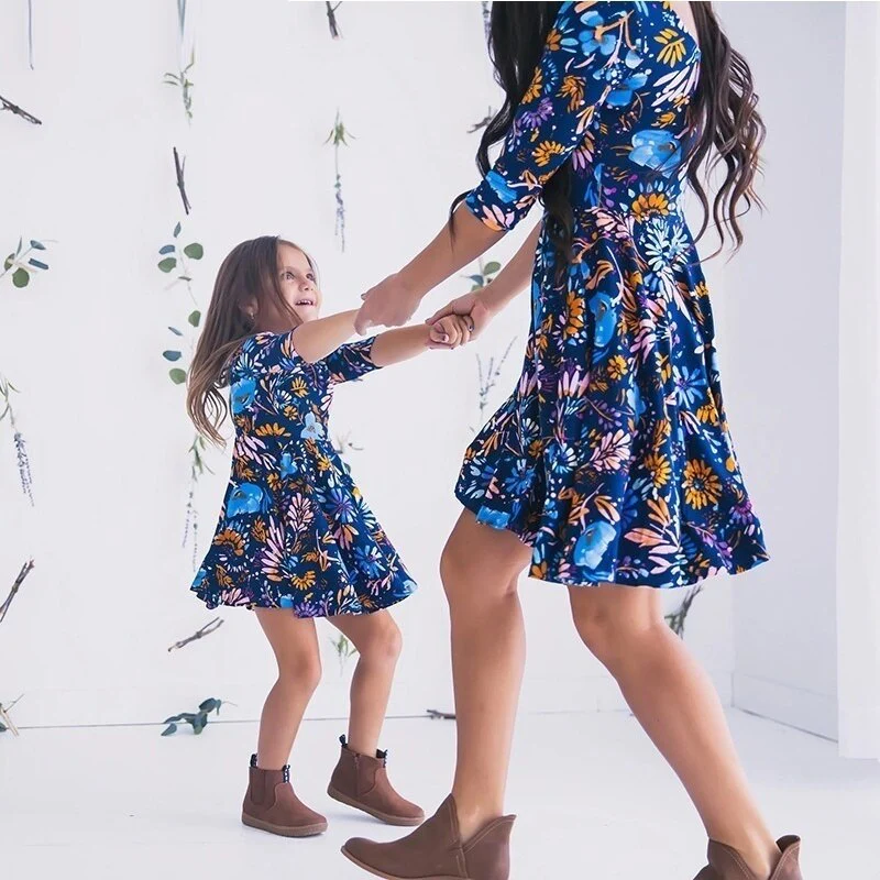 Robe assortie maman et moi à imprimé floral bleu – Image 6