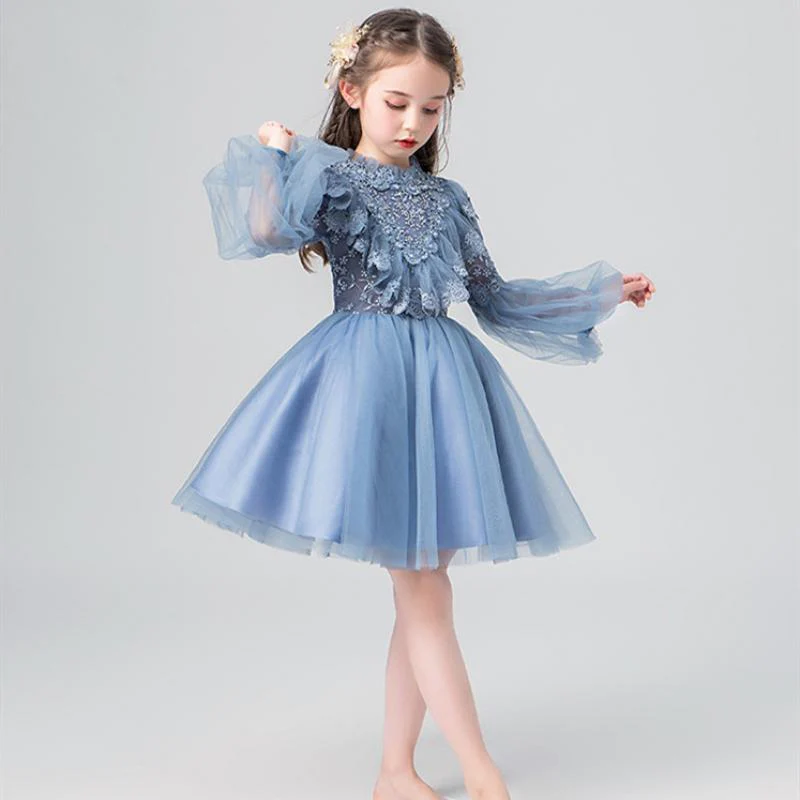 Robe de princesse à manches bouffantes et col cape en dentelle brodée superposée – Image 3