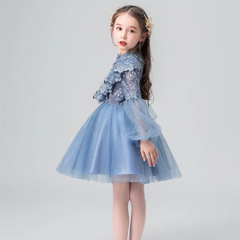 Robe de princesse à manches bouffantes et col cape en dentelle brodée superposée – Image 4
