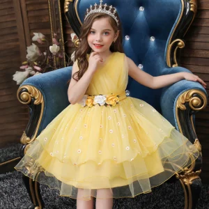 Robe de demoiselle d'honneur de mariage en maille superposée avec broderie florale