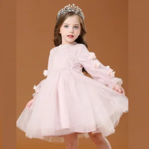 Robe de princesse à broderies florales et manches bouffantes à volants