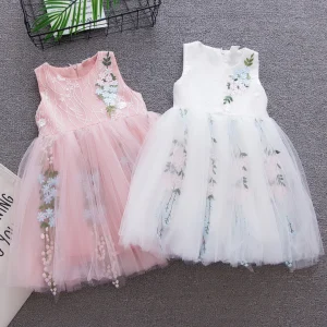 Robe de princesse multicouche à motif de broderie de vignes florales