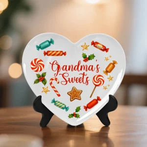 Grandma’s Sweets – Assiette Cœur de Noël Personnalisée avec Support | Cadeau de Fête sur le Thème des Bonbons