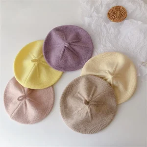 Béret tendance pour bébé : bonnet tricoté vintage pour enfant