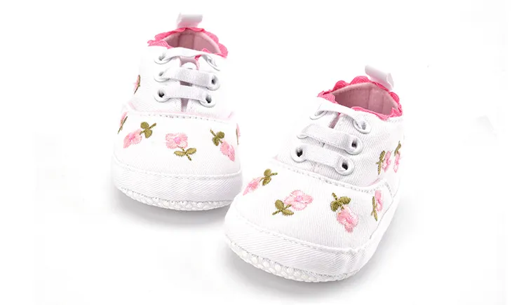 Chaussures bébé fille en dentelle blanche à fleurs – Image 9