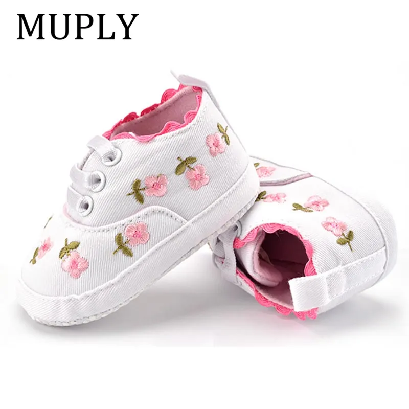 Chaussures bébé fille en dentelle blanche à fleurs – Image 4