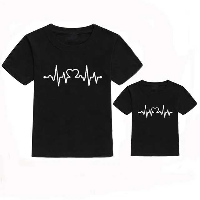 Tenues familiales assorties pour maman et enfant – Image 9