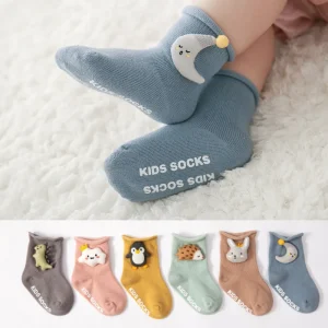Chaussettes de poupées de dessin animé mignonnes pour enfants