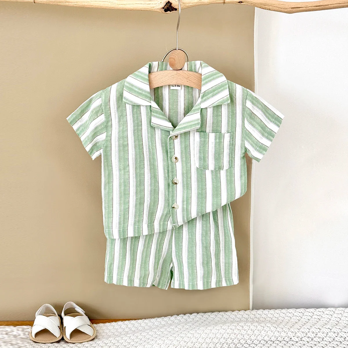 Ensemble 2 pièces pour nouveau-né garçon et fille | Ensemble chemise à revers et short à rayures vertes (6 mois à 3 ans) – Image 4