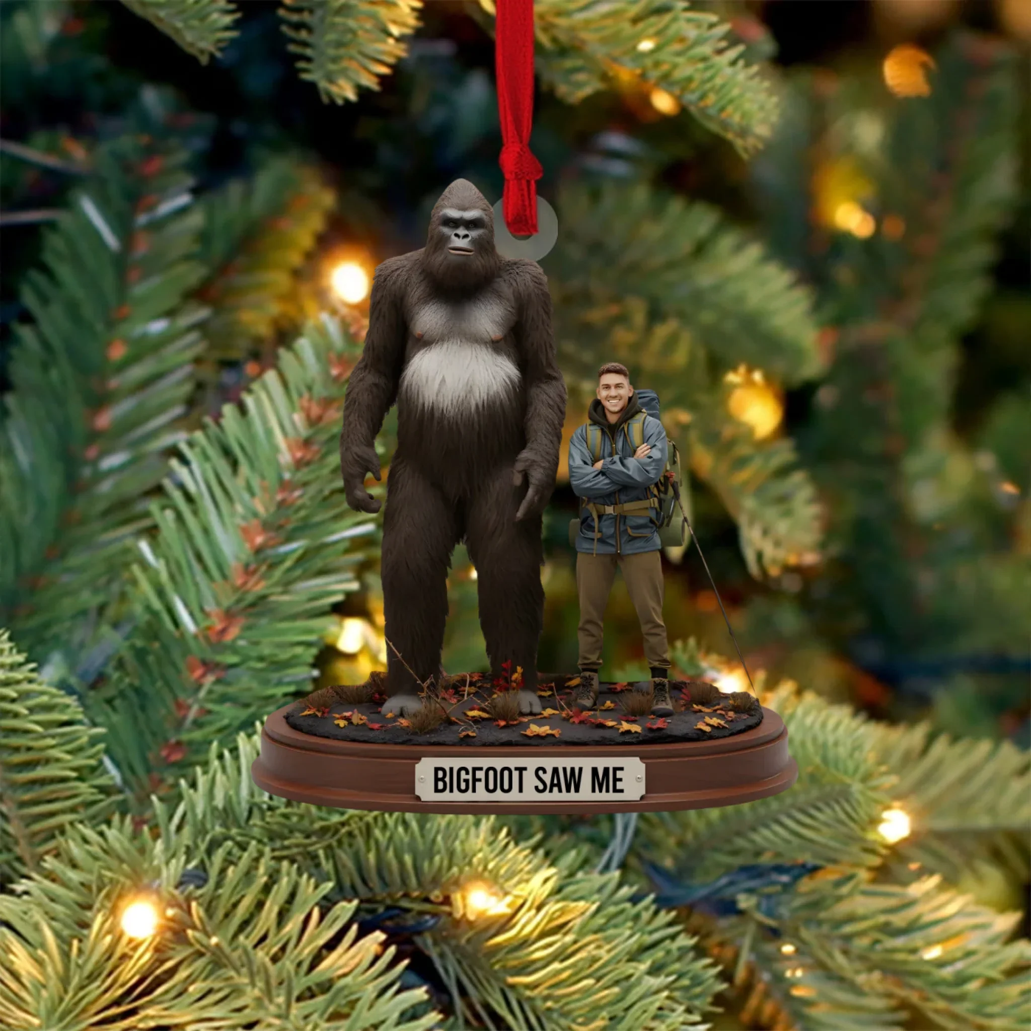 Ornement acrylique personnalisé Bigfoot m’a vu – Cadeau rando personnalisé avec photo | Déco de Noël drôle pour aventuriers & amoureux de la nature – Image 2