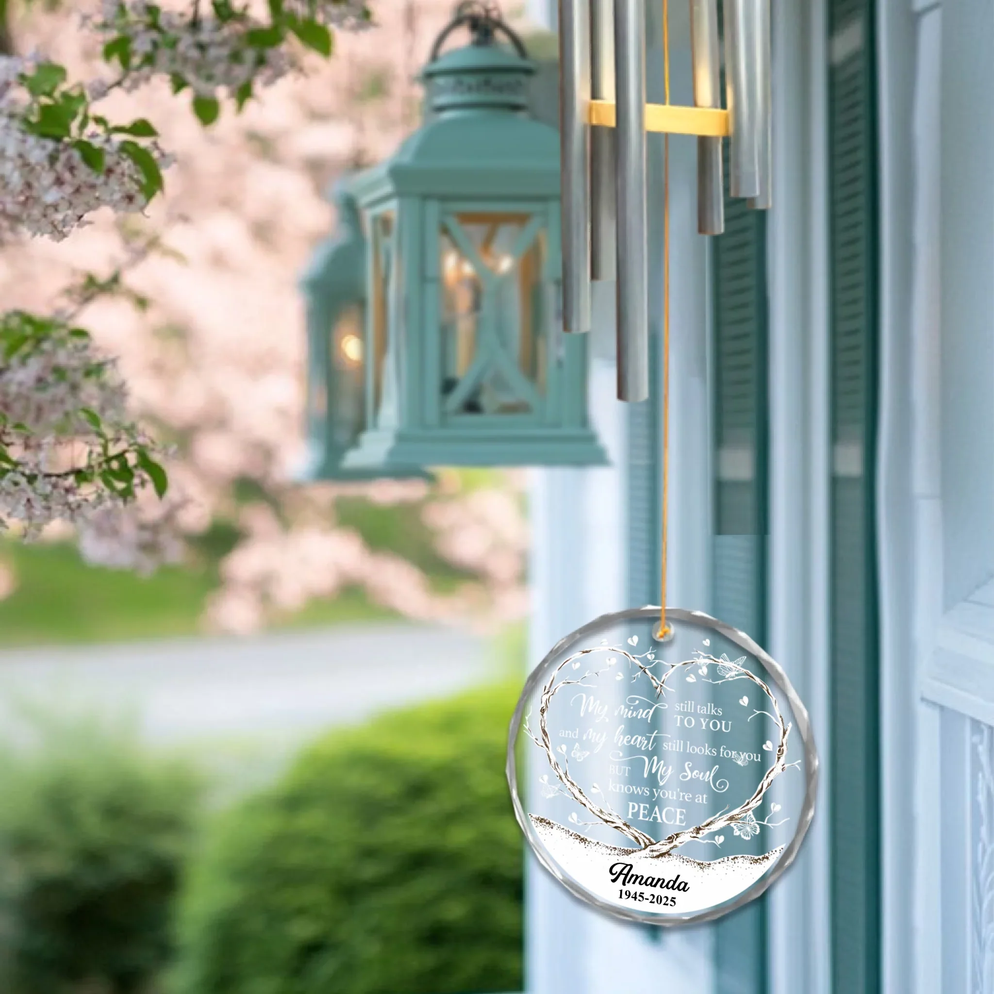 Carillon à vent en verre rond personnalisé en mémoire – Cadeau de sympathie gravé pour la perte d'un être cher | Souvenir personnalisé avec photo/texte & ornement de jardin – Image 4