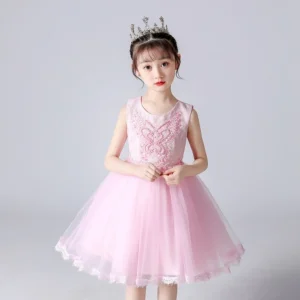 Robe de soirée princesse à motif papillon, perles, strass et dentelle