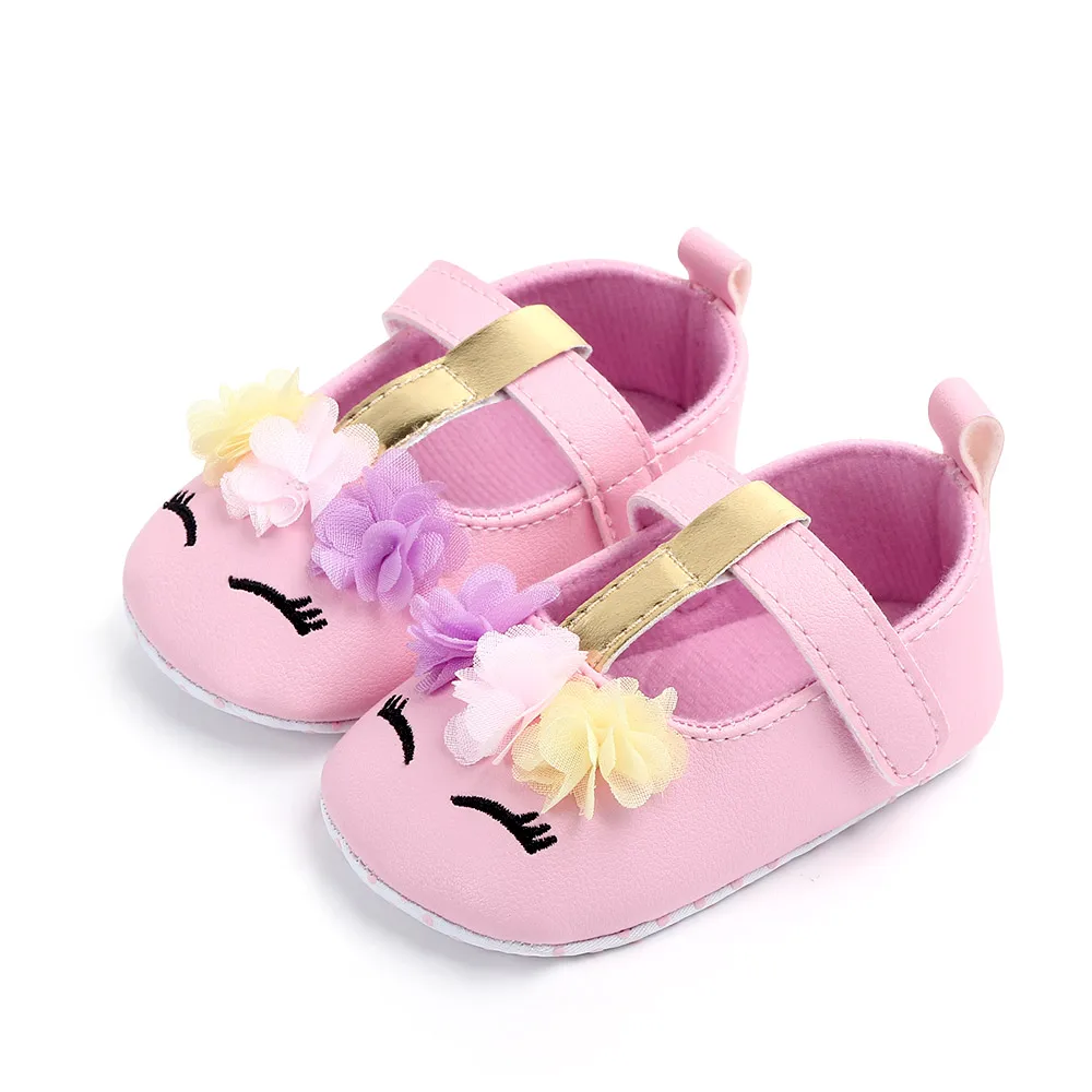 Chaussures de pré-marche : Chaussures souples en PU pour petite fille avec joli motif floral – Image 3