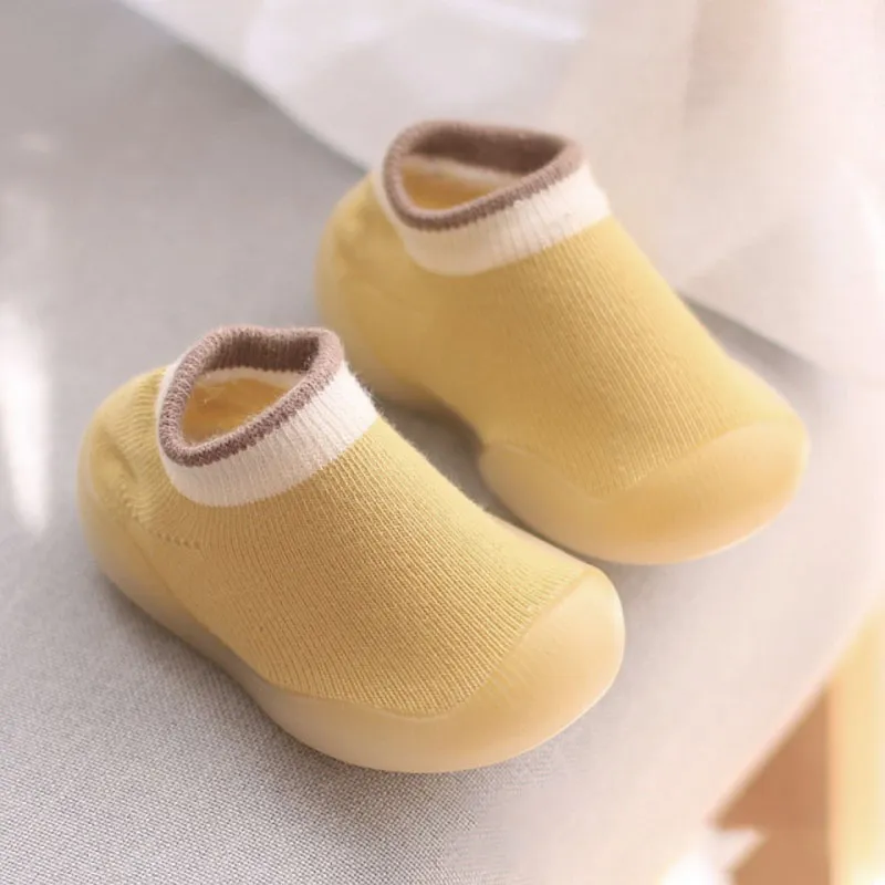 Premières chaussures de marche pour bébé : des bottes en tricot confortables – Image 7