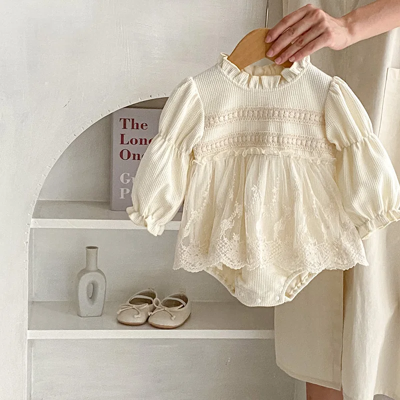 Vêtements pour bébé : Combinaison en dentelle gaufrée à manches bouffantes – Image 9
