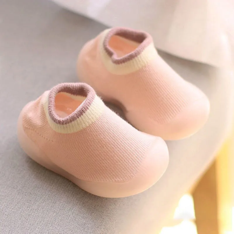 Premières chaussures de marche pour bébé : des bottes en tricot confortables – Image 3