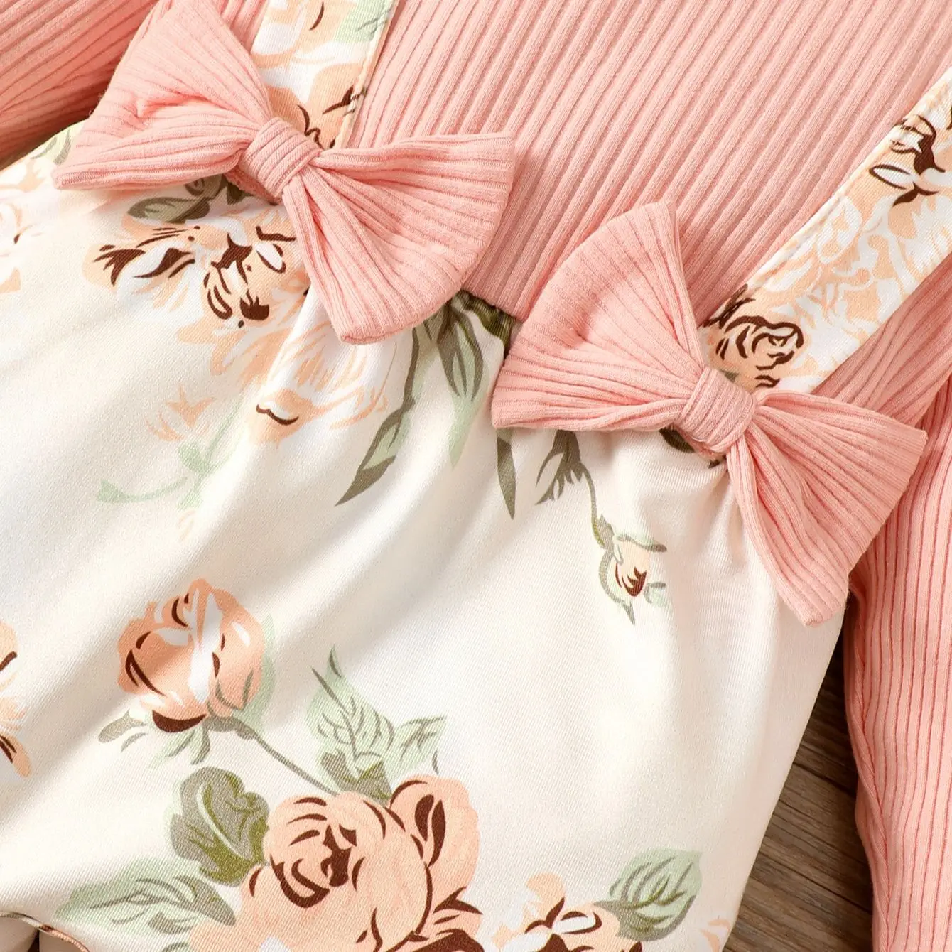 Ensemble une-pièce à imprimé floral rose pour bébé fille – Image 4