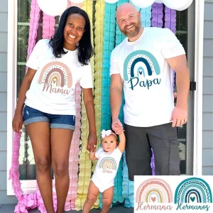 Tenues familiales assorties arc-en-ciel