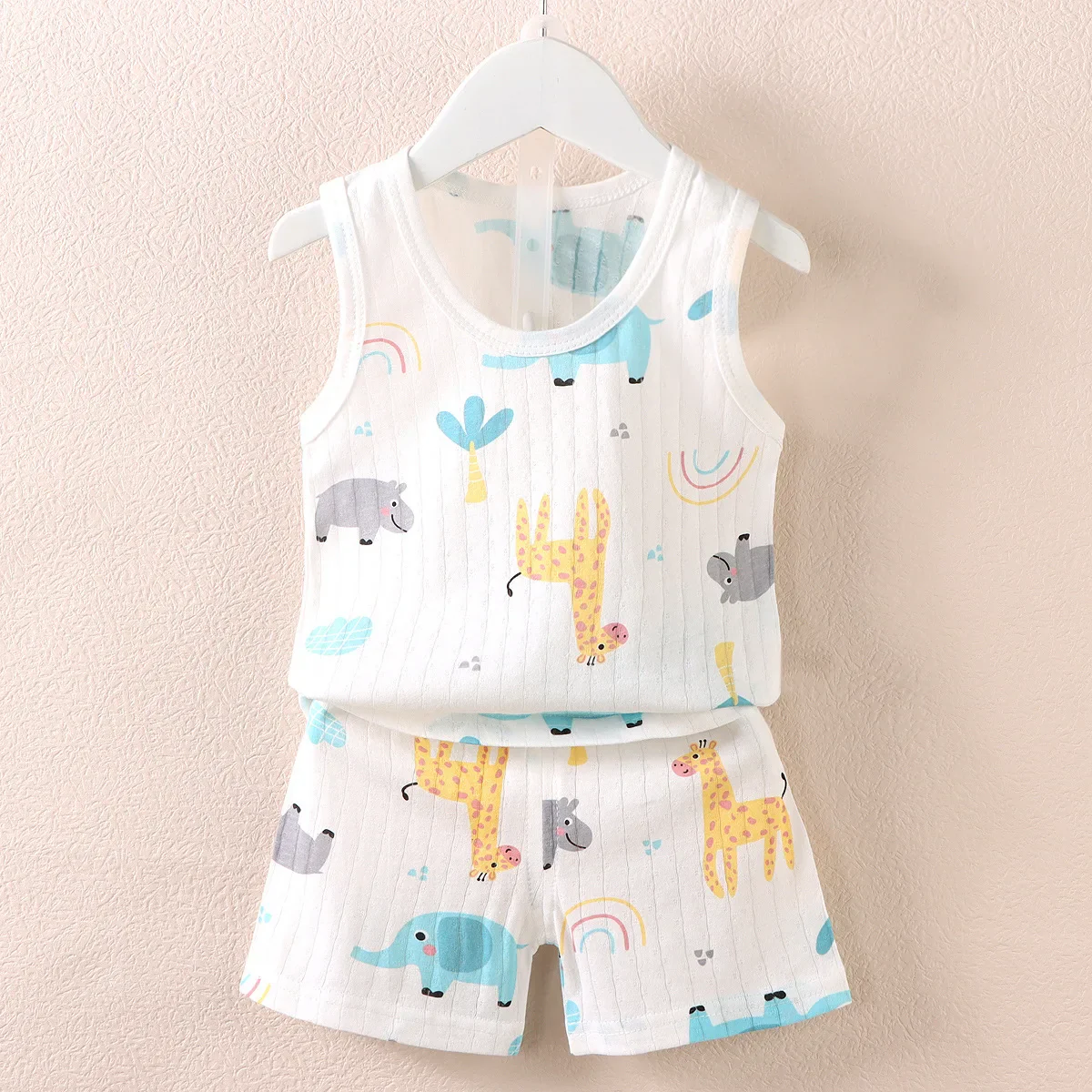 Ensemble d'été mignon : haut sans manches et short imprimés pour enfants – Image 7