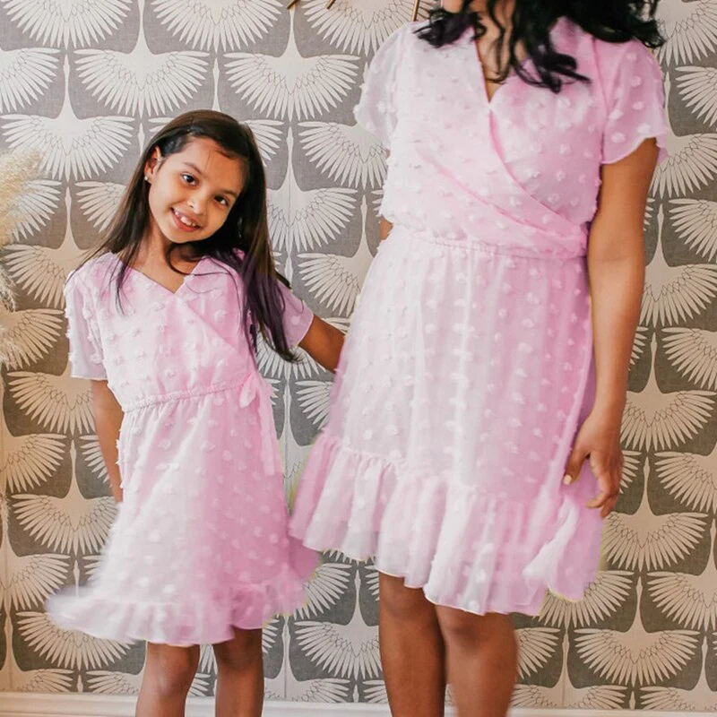 Robe assortie pour mère et fille, col en V, manches courtes – Image 2