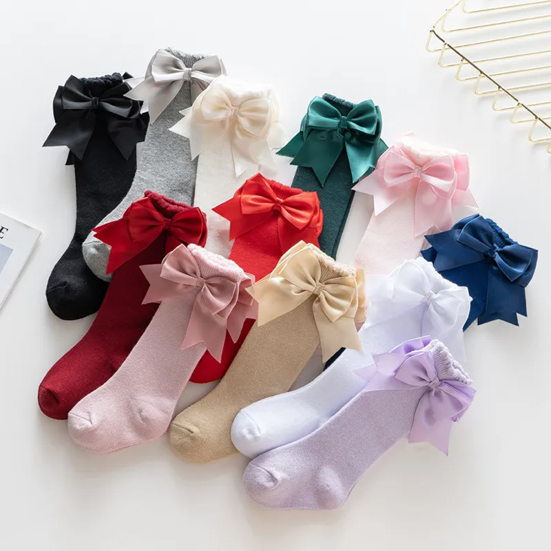 Chaussettes hautes pour enfants avec gros nœud (nouveau-né à 7 ans) – Image 2