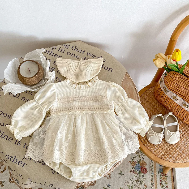Vêtements pour bébé : Combinaison en dentelle gaufrée à manches bouffantes – Image 2