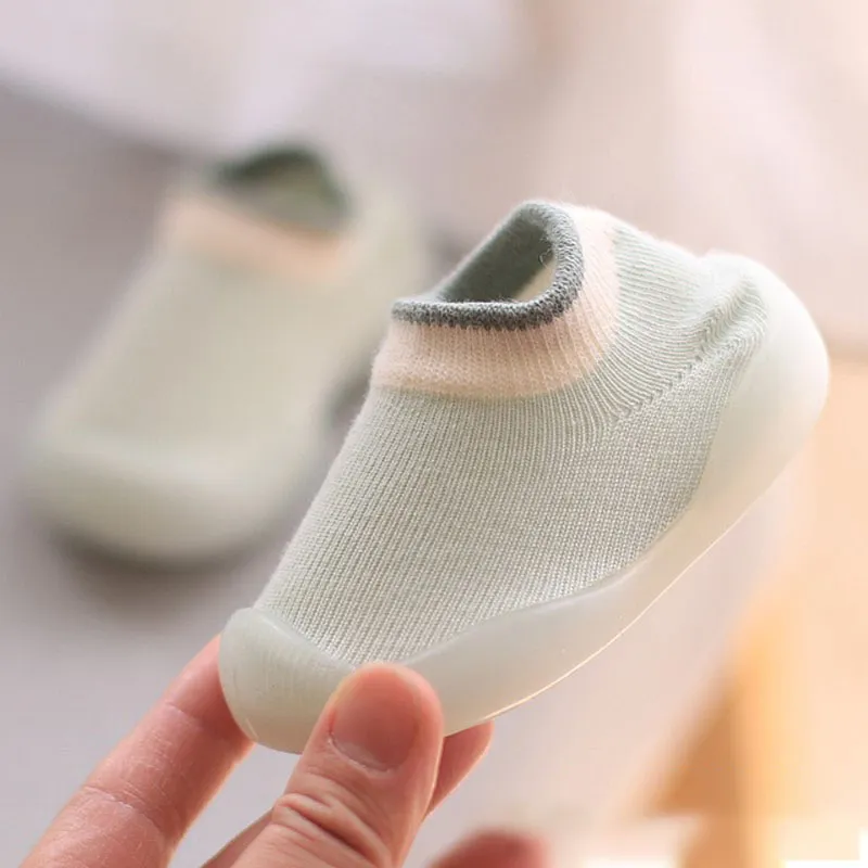 Premières chaussures de marche pour bébé : des bottes en tricot confortables – Image 9