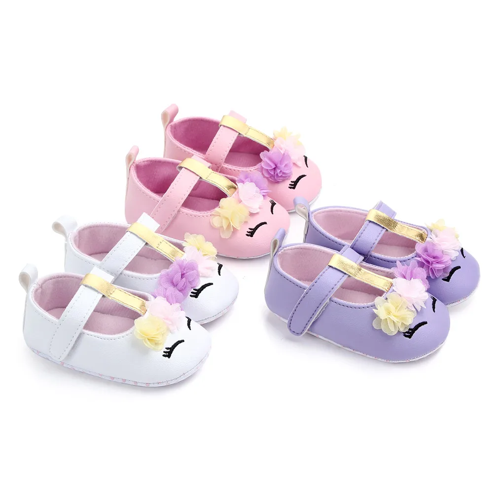 Chaussures de pré-marche : Chaussures souples en PU pour petite fille avec joli motif floral – Image 2