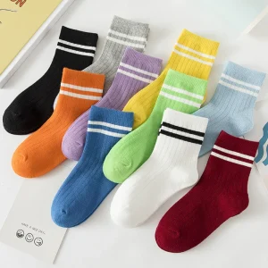 Chaussettes en coton à rayures blanches pour enfants