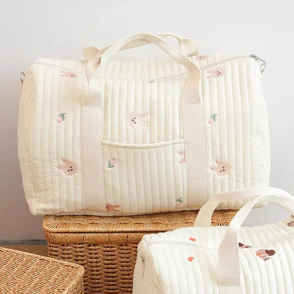 Sac à couches brodé et matelassé pour bébé, grand sac messager avec fermeture éclair, tissu en coton doux pour hôpital et voyage (motif Lapin/Tulipe) – Image 7