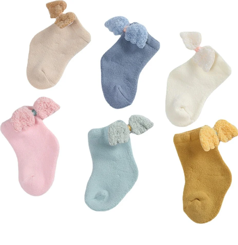 Chaussettes mignonnes avec ailes d'ange pour bébé – Image 9