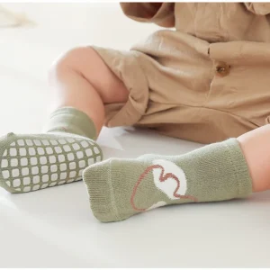 Chaussettes antidérapantes avec dessin animé mignon pour filles et garçons