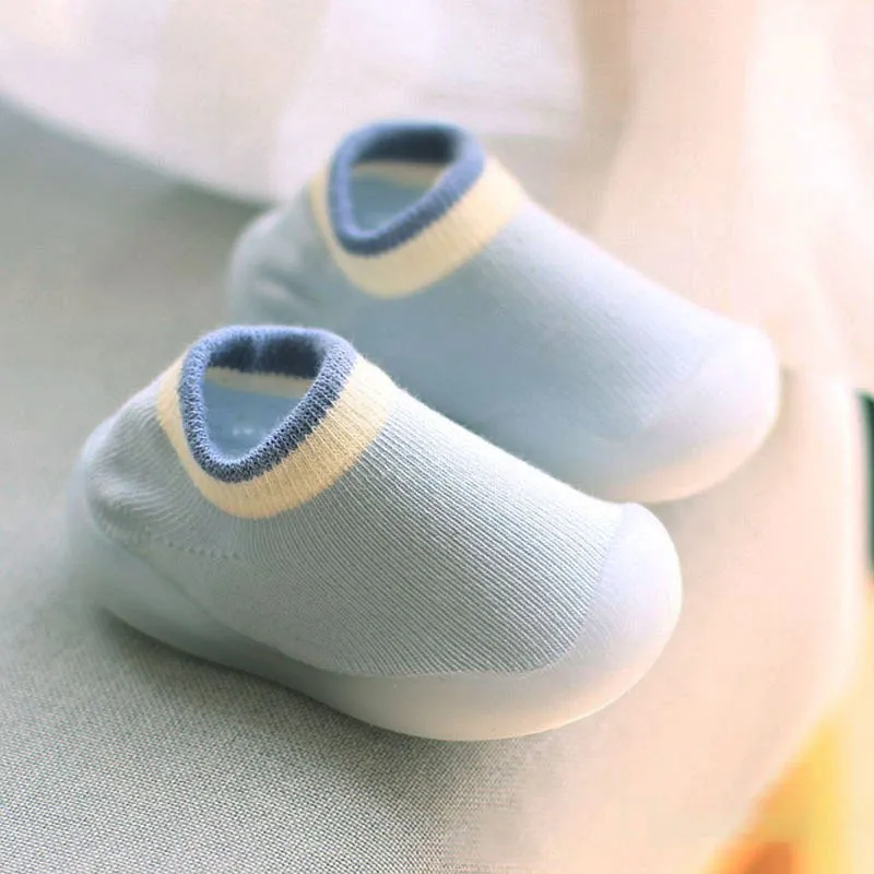 Premières chaussures de marche pour bébé : des bottes en tricot confortables – Image 2