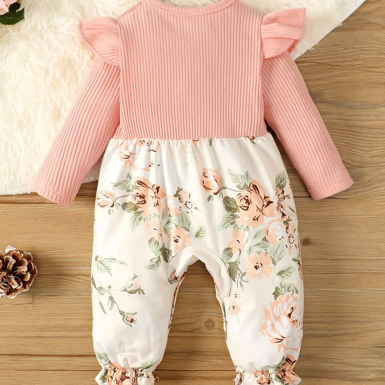 Ensemble une-pièce à imprimé floral rose pour bébé fille – Image 2