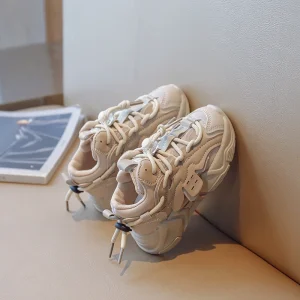 Baskets en peluche : chaussures de sport imperméables et confortables pour garçons et filles