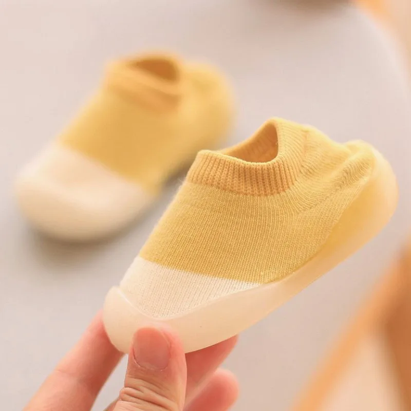 Premières chaussures de marche pour bébé : des bottes en tricot confortables – Image 5