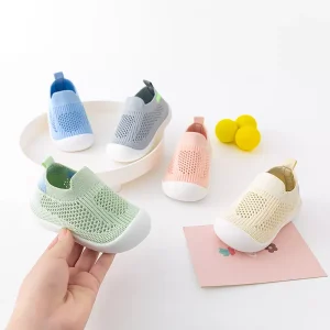Baskets bébé en maille printanière