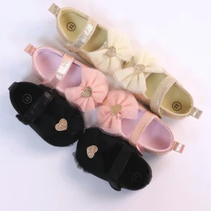 Premières chaussures pour bébé : style princesse en dentelle respirante