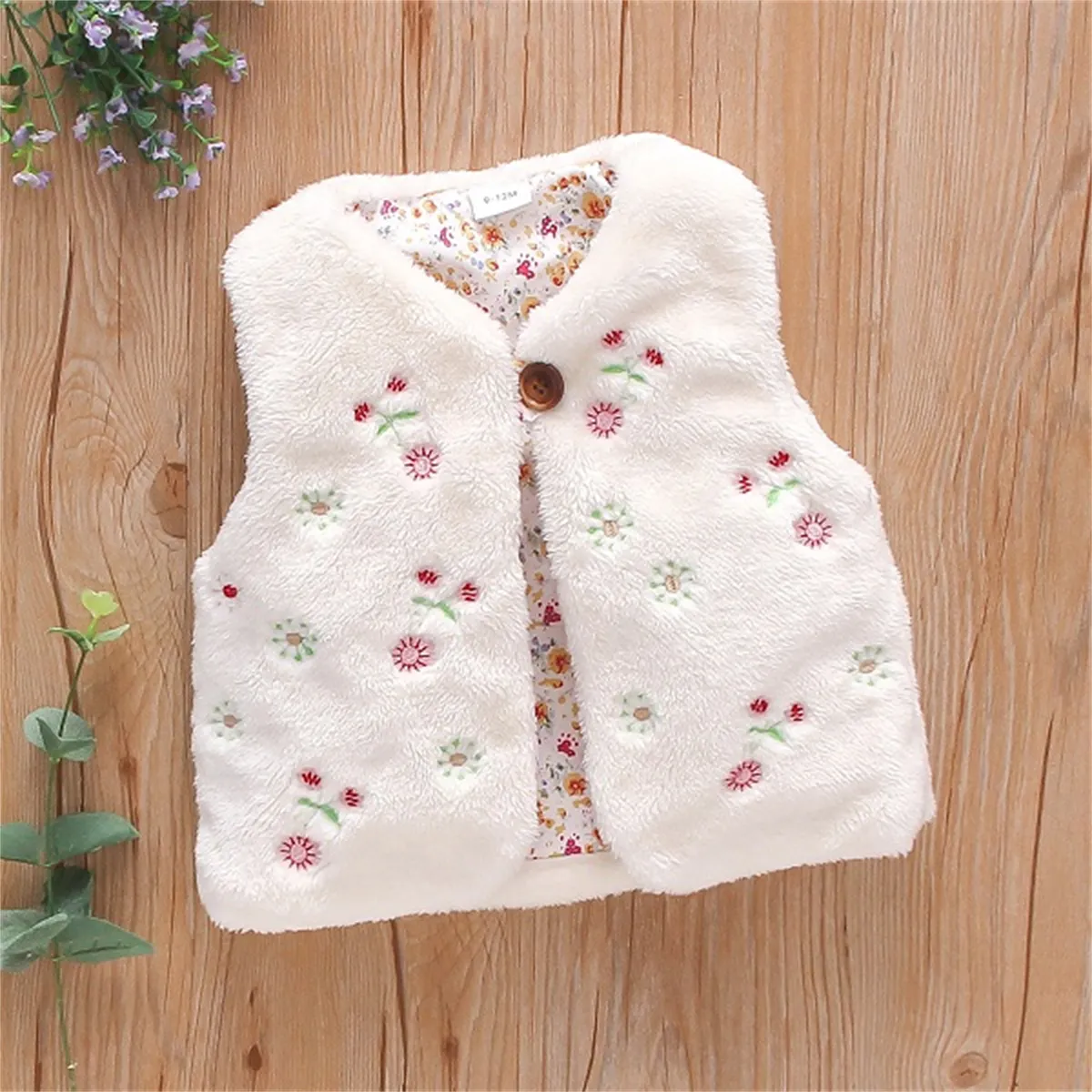 Gilet en fourrure brodé de fleurs pour petites fashionistas – Image 7