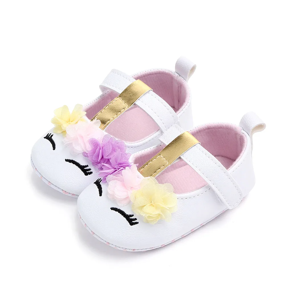 Chaussures de pré-marche : Chaussures souples en PU pour petite fille avec joli motif floral – Image 4